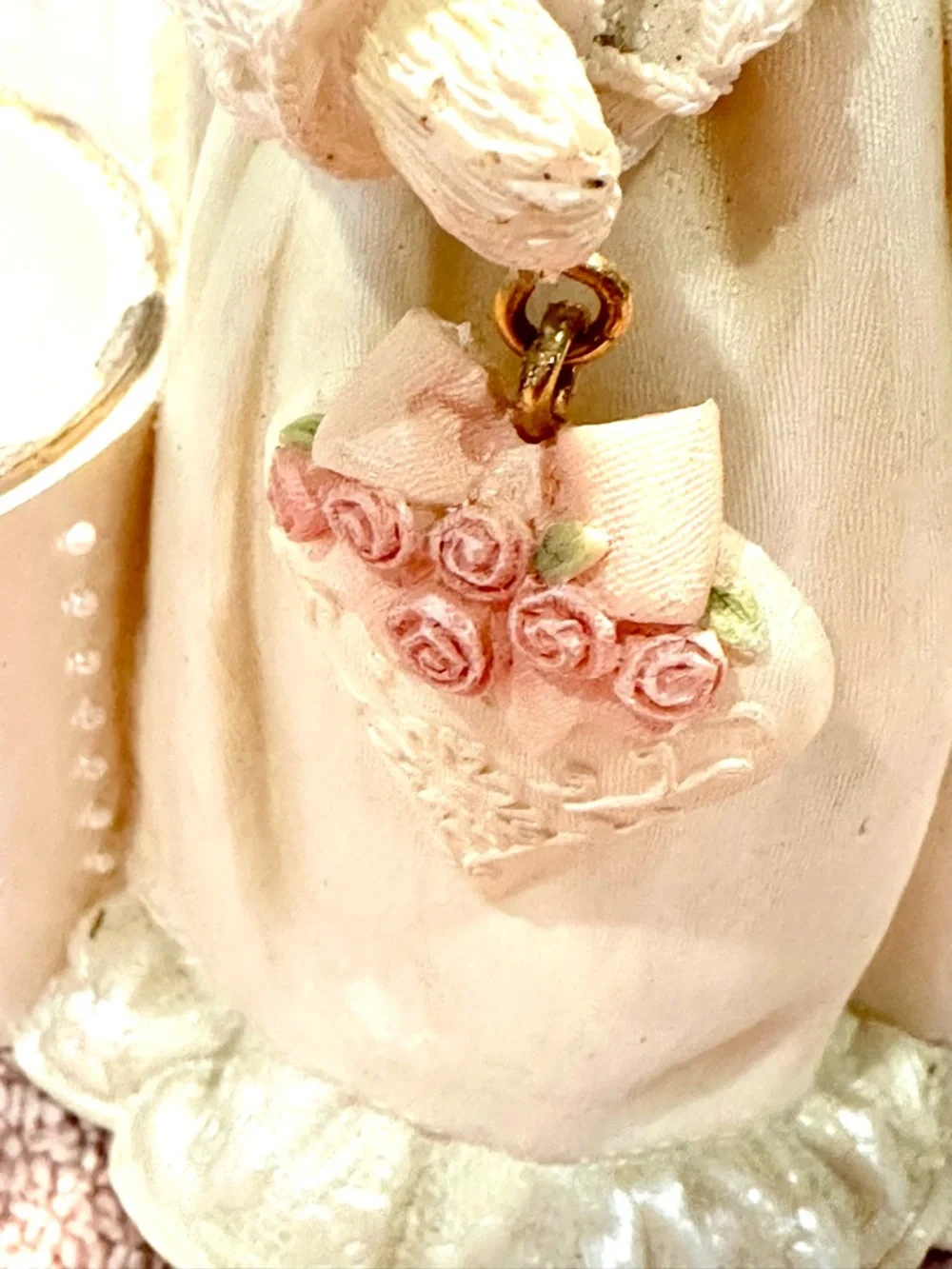 Elegant Vintage Heather Pink Cat Figurine - Decorative Pet-Themed Accent